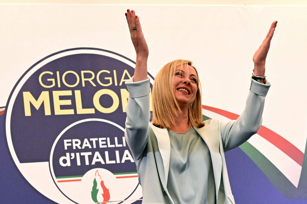Meloni juga menunjuk mantan presiden Parlemen Eropa Antonio Tajani, dari Forza Italia, sebagai menteri luar negeri dan wakil perdana menteri. Salvini akan menjabat sebagai wakil perdana menteri dan menteri infrastruktur dan transportasi.