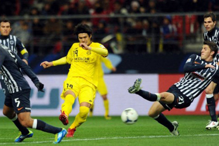 Pelatih Brisbane Warren Moon mengatakan almarhum memiliki kepribadian yang luar biasa dan selalu muncul untuk berlatih setiap pagi dengan senyum berseri-seri di wajahnya. 