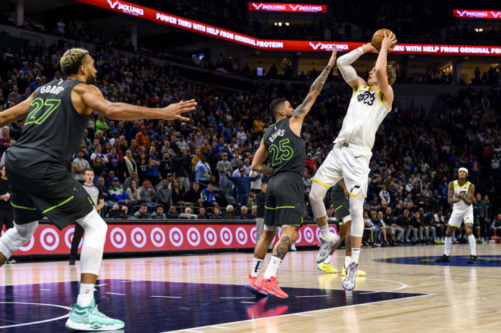 Namun, pada overtime Mike Conley melakukan aksi krusial untuk menghentikan upaya Rudy Gobert menghempaskan dunk pada sisa waktu 34 detik, demi menjaga keunggulan 128-126 milik Jazz yang kemudian mengunci kemenangan 130-126 lewat fadeaway Lauri Markkanen.