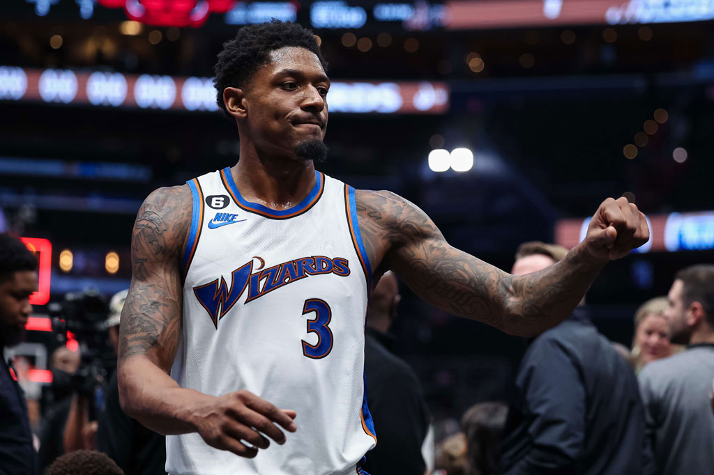 Beal menutup pertandingan dengan 19 poin, termasuk tembakan penentu kemenangan Wizards dalam laga kandang pertamanya sejak menandatangani perpanjangan kontrak lima tahun dengan nilai yang dilaporkan USD251 juta (sekira Rp3,89 triliun).