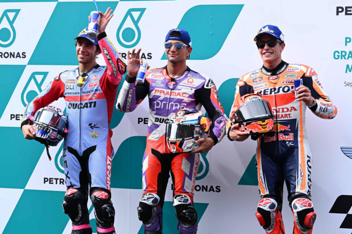 Martin dari Prima Pramac merebut pole dengan catatan waktu satu menit 57,790 detik. Enea Bastianini berada di urutan kedua, tertinggal 0,456 detik, sementara juara dunia enam kali Marc Marquez melengkapi posisi tiga depan.