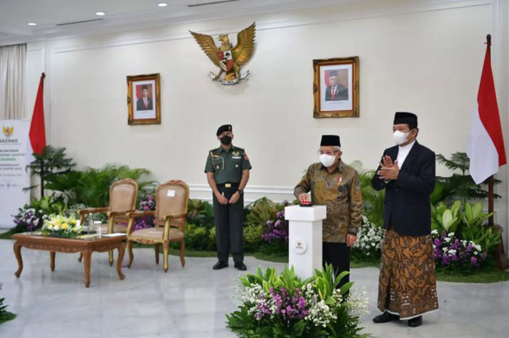 Wakil Presiden Ma'ruf Amin meluncurkan Beasiswa Santri Badan Amil Zakat Nasional (Baznas) 2022 bertepatan dengan Peringatan Hari Santri 2022, di Istana Wapres, Jakarta, Sabtu, 22 Oktober 2022.
