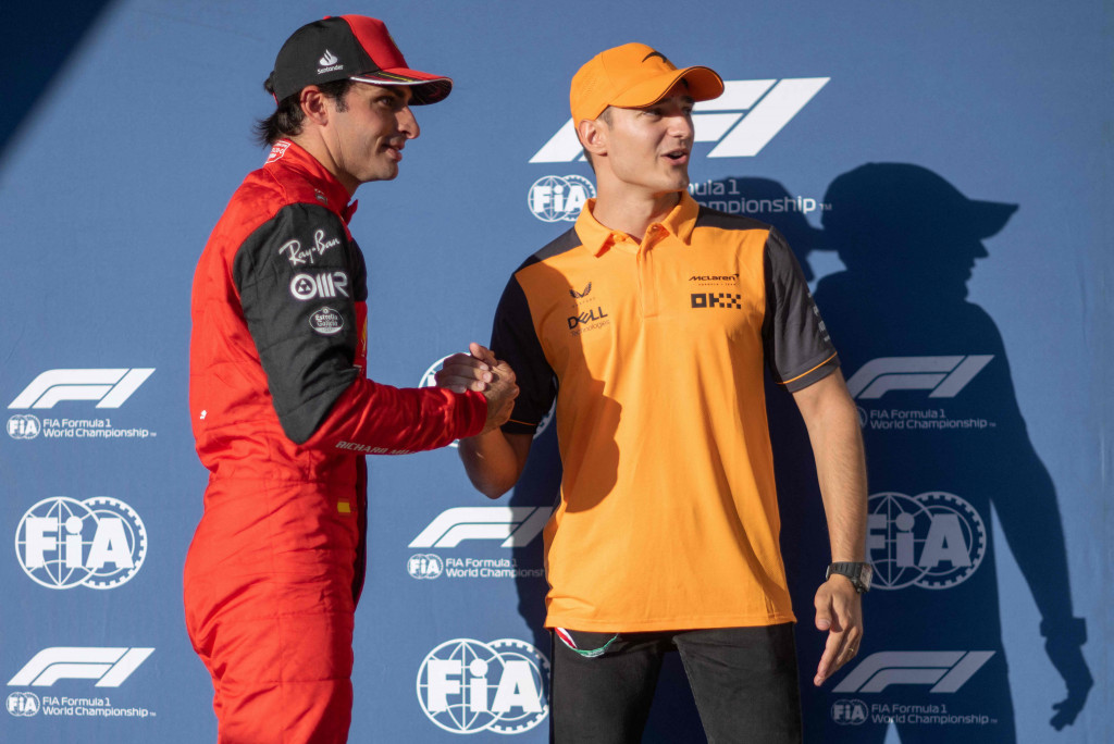 Pebalap Ferrari asal Spanyol itu mengungguli rekan setimnya, Charles Leclerc dan duo Red Bull, Max Verstappen dan Sergio Perez.