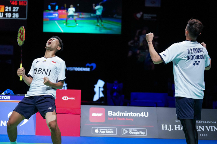 Fajar/Rian sejatinya sempat tertinggal jauh di setiap gim, namun mampu mengangkat trofi dengan kemenangan 21-19, 28-26.