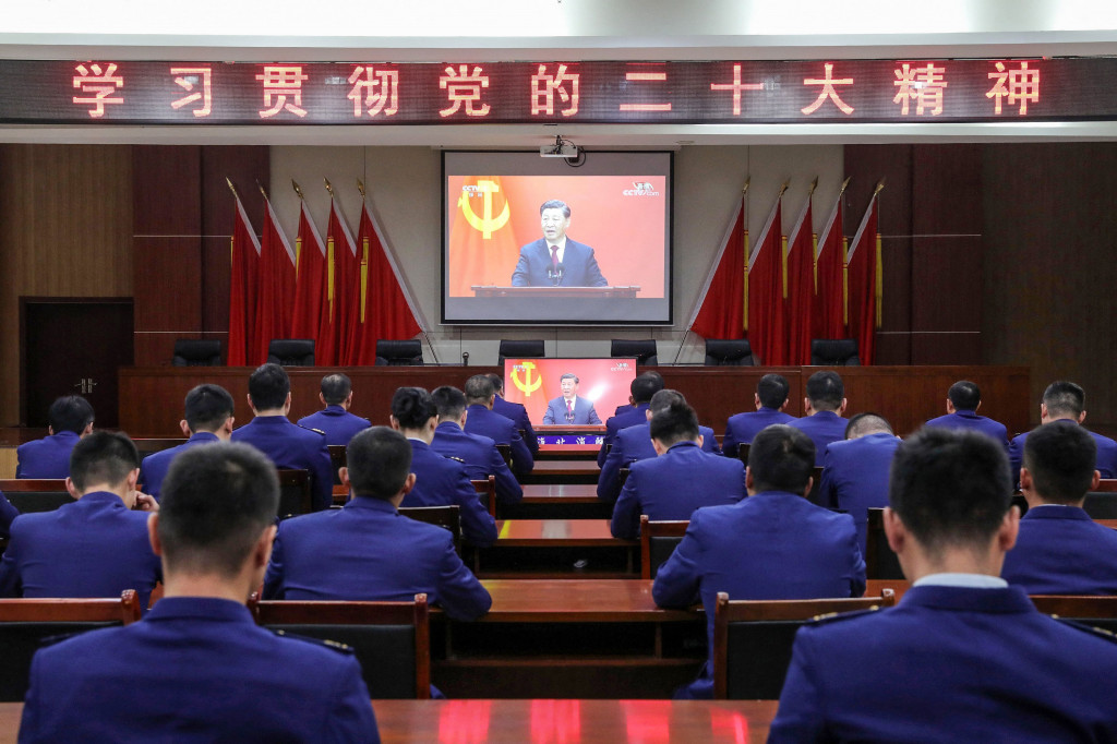 Xi Jinping terpilih kembali sebagai Sekretaris Jenderal Partai Komunis China (PKC) dalam pemungutan suara tertutup. Kongres itu dihadiri oleh sekitar 2.400 delegasi.