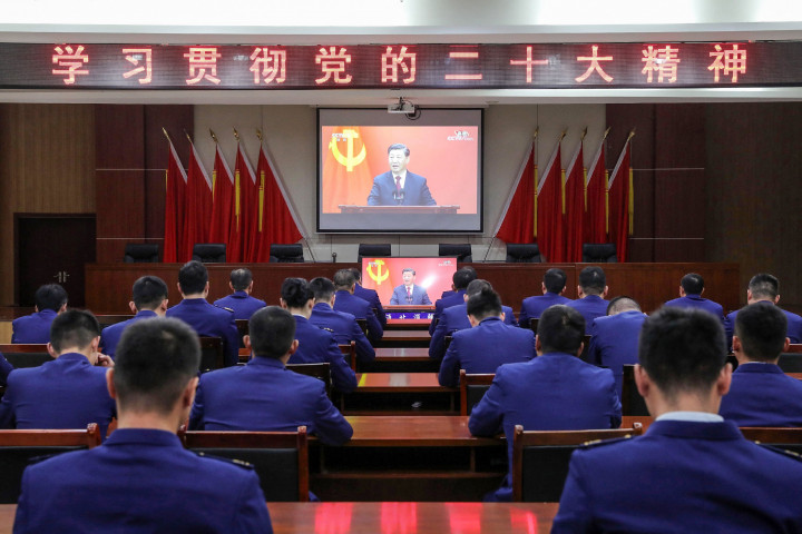 Xi Jinping terpilih kembali sebagai Sekretaris Jenderal Partai Komunis China (PKC) dalam pemungutan suara tertutup. Kongres itu dihadiri oleh sekitar 2.400 delegasi.