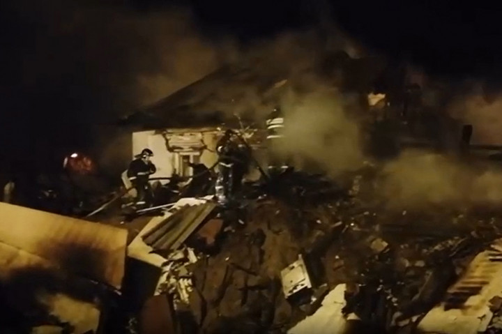 Dua pilot tewas setelah sebuah jet tempur Rusia yang melakukan uji terbang menabrak sebuah rumah berlantai dua di Irkutsk, Siberia selatan.