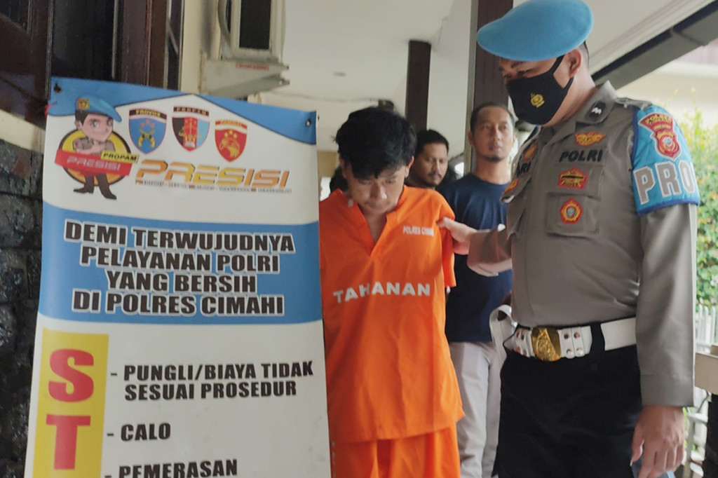 Rizaldi Nugraha Gumilar alias Ical, pelaku penusukan anak perempuan berusia 12 tahun di Jalan Mukodar, Cimahi, Jawa Barat berhasil ditangkap. Saat ini pelaku menjalani pemeriksaan intensif di Satreskrim Polres Cimahi.