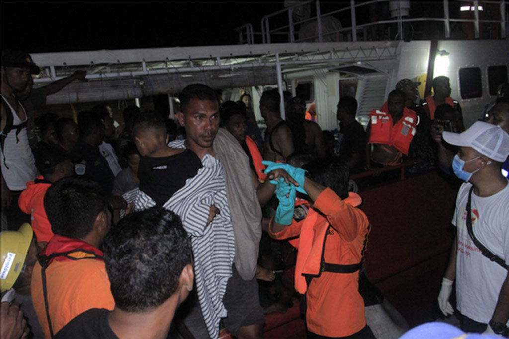 Kapal nahas itu bertolak dari Pelabuhan Tenau Kupang sekitar pukul 11.00 Wita menuju Pelabuhan Kalabahi di Kabupaten Alor. Namun, pada pukul 13.40 Wita, kapal mengalami kebakaran. Saat itu lokasi kapal berjarak sekitar satu mil dari daratan Naikliu.