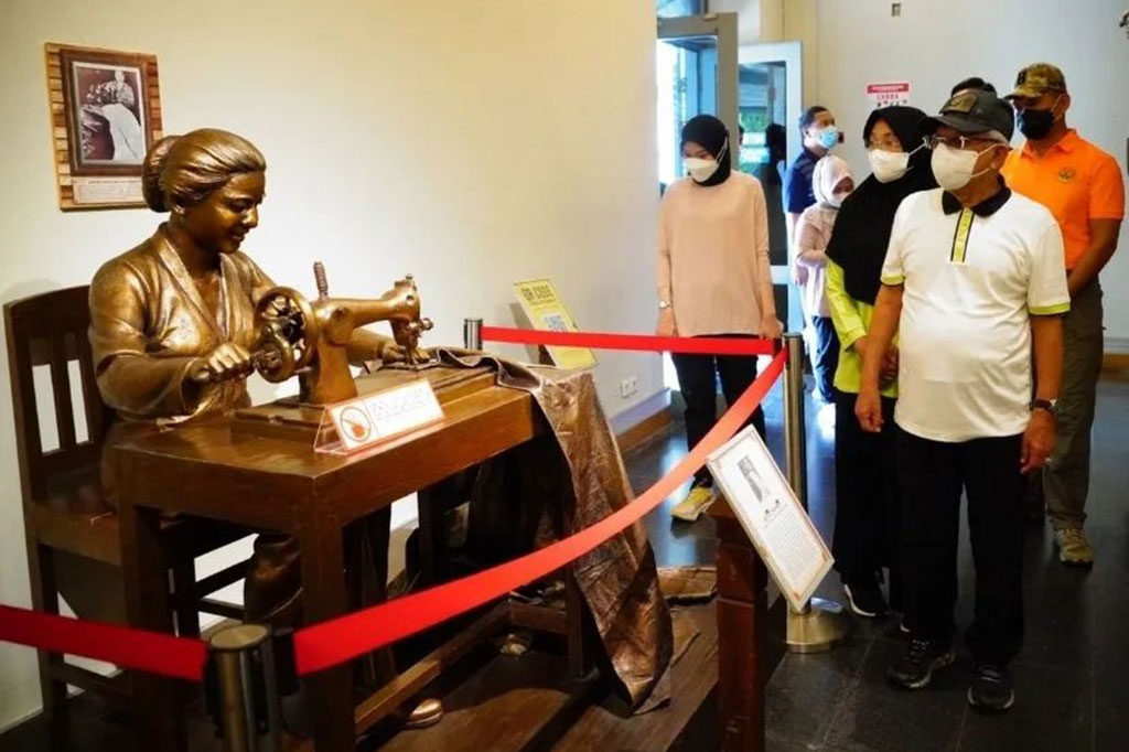 Wapres dan istri juga masuk ke dua Ruang Diorama yang menampilkan cerita sejarah perjuangan bangsa dalam merebut kemerdekaan di wilayah Yogyakarta.