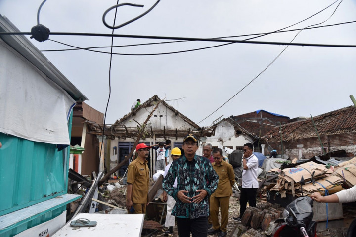 Ratusan rumah warga di Sidoarjo, Jawa Timur, rusak akibat diterjang puting beliung pada Minggu, 23 Oktober 2022. Tercatat sebanyak 631 unit rumah yang rusak akibat peristiwa alam itu.