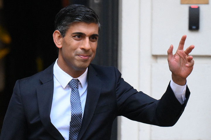 Rishi Sunak menjadi Perdana Menteri Inggris baru pada Seninm 24 Oktober 2022, menggantikan Liz Truss yang menyatakan mundur di hari ke-45 menjabat pada pekan lalu.