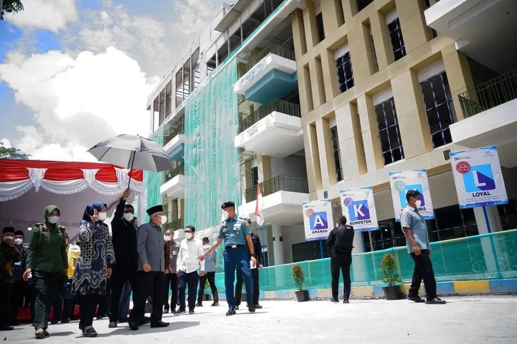 Wakil Presiden (Wapres) Ma'ruf Amin meninjau pembangunan Gedung Kampus Terpadu Universitas Nahdlatul Ulama (UNU) Yogyakarta di Jalan Ring Road Barat, Banyuraden, Gamping Sleman, Daerah Istimewa Yogyakarta, Selasa, 25 Oktober 2022.
