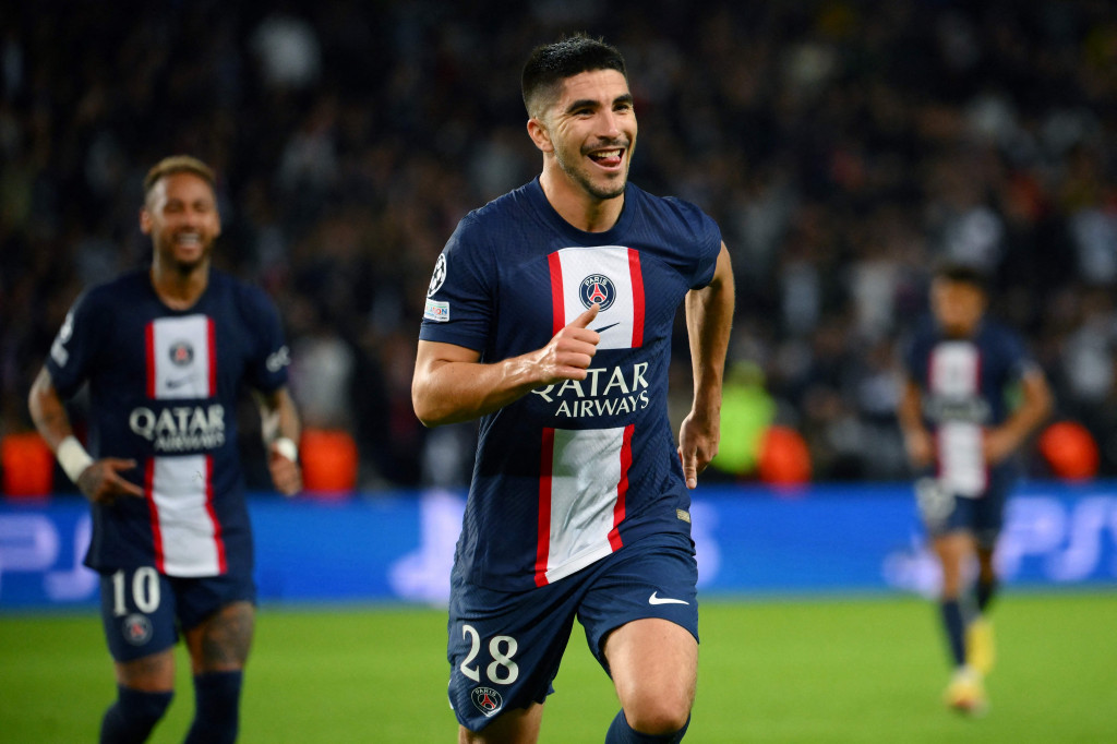 Carlos Soler menjadi nama terakhir yang masuk dalam daftar pencetak gol. Pemain pengganti itu menuntaskan assist Messi pada menit ke-84. 