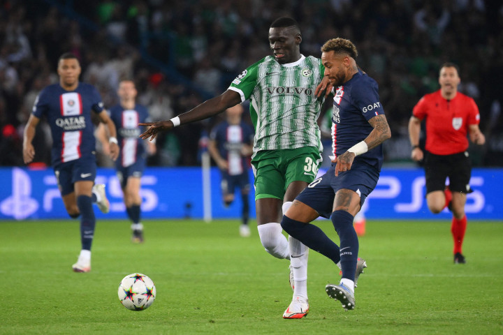 Maccabi Haifa memangkas jarak menjadi 1-3 melalui sundulan Abdoulaye Seck pada menit ke-38.