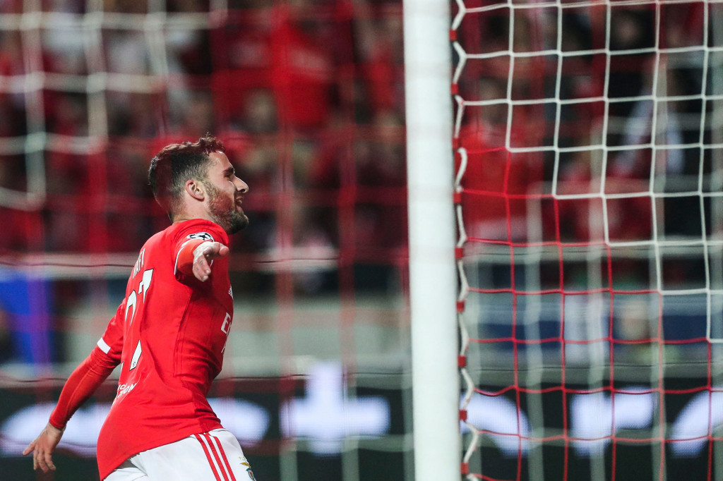 Berkat hasil ini, Benfica kini menempati peringkat dua klasemen Grup H dengan poin 11 dan berhak lolos ke 16 besar. Sementara itu, Juventus menduduki posisi ketiga dengan poin 3.
