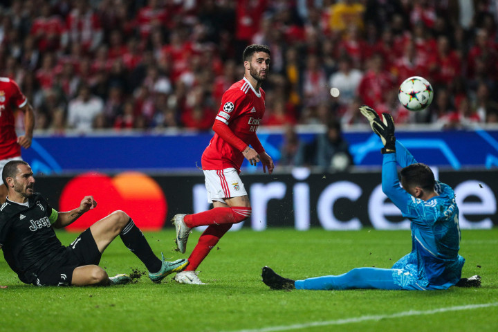 Benfica menambah gol di awal babak kedua lewat Rafa Silva untuk mengubah skor menjadi 4-1. 