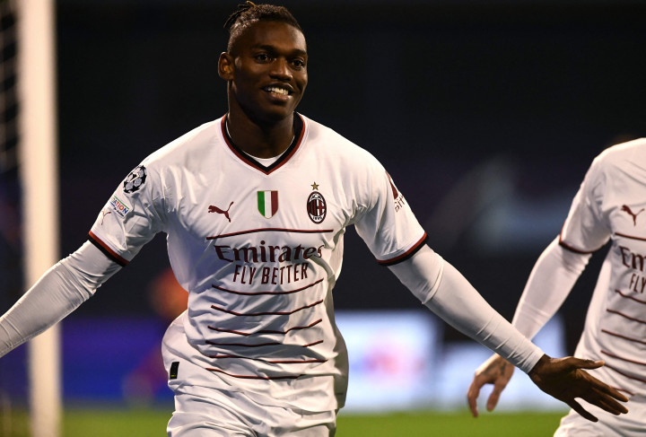 Milan menggandakan keunggulan tiga menit babak kedua berjalan. Rafael Leao melakukan solo run dari dekat garis tengah, sebelum menceploskan bola di kotak penalti.