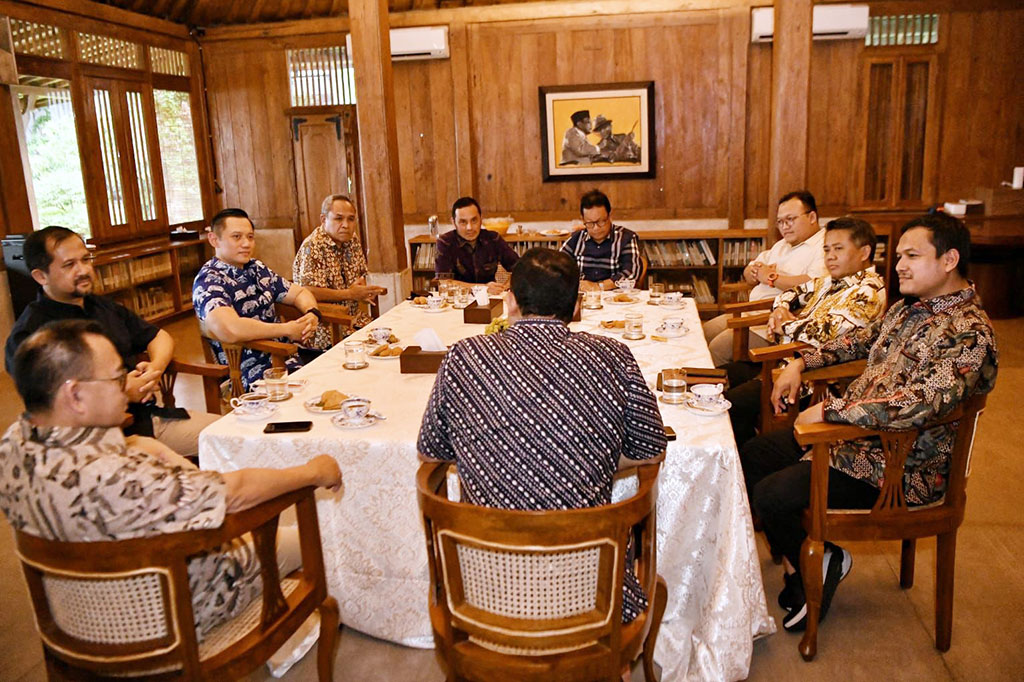 Sementara itu, soal calon wakil presiden (cawapres) diputuskan setelah deklarasi koalisi dilakukan. Partai Demokrat, Partai NasDem, dan PKS masih membutuhkan untuk menentukan sosok pendamping Anies. “Tadi sepakatnya itu, cawapres bisa menyusul setelah deklarasi. Begitu kesepakatannya,” ujarnya.