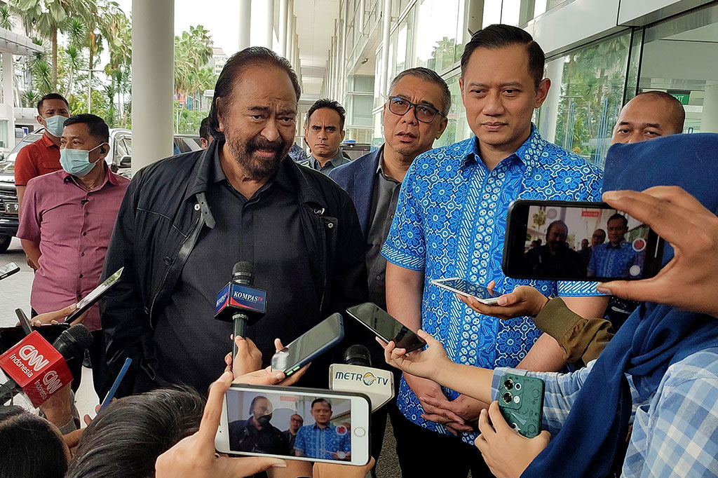 Terkait perkembangan koalisi, Surya Paloh menyampaikan kalau NasDem, Demokrat, dan PKS tengah menyatukan frekuensi. Menurut dia, perkembangan penjajakan koalisi yang tengah dilakukan ketiga partai itu sangat positif.