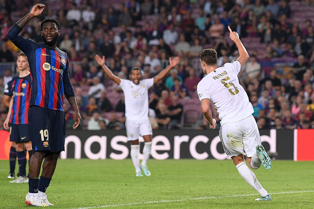 Bayern akhirnya menambah satu gol lagi pada masa injury time, setelah Benjamin Pavard bisa meneruskan sepakan Gnabry, dalam skema sepak pojok. Kedudukan 3-0 untuk tim tamu bertahan hingga laga usai. 