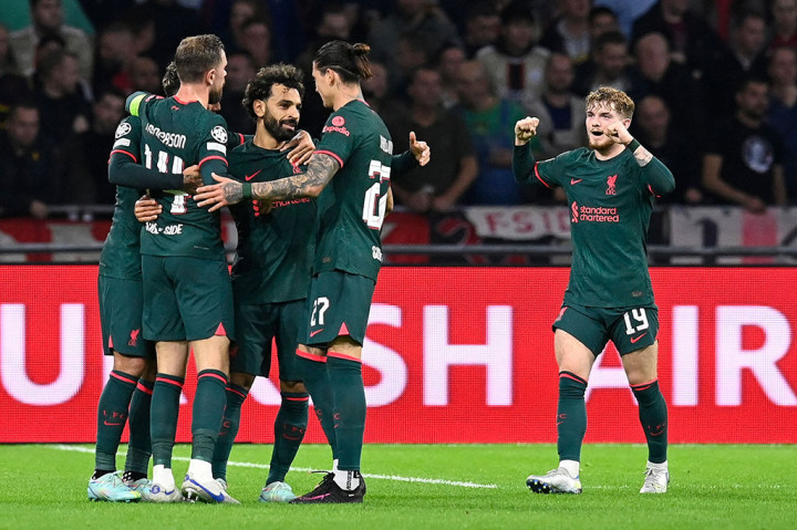 Tim tamu akhirnya memimpin pada menit ke-42. Jordan Henderson meloloskan diri di sisi kiri dan melepaskan umpan silang yang disambut Salah untuk kemudian menaklukkan Pasveer. Skor 1-0 bertahan hingga jeda.