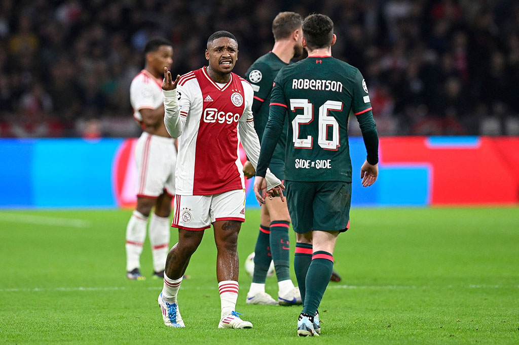 Ajax membuang peluang untuk memperkecil ketertinggalan pada menit ke-85. Jurrien Timber merangsek dan melewati sejumlah pemain, tetapi sepakannya cuma melenceng ke kiri gawang. Skor tidak berubah sampai pertandingan usai. Skor akhir 3-0 untuk kemenangan Liverpool.