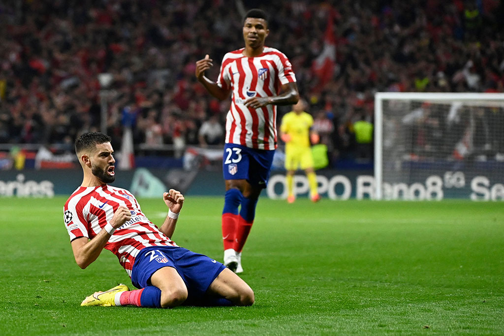 Atletico menyamakan kedudukan menjadi 1-1 pada menit ke-22. Yannick Carrasco menerima bola di tepi kotak penalti dan melepaskan tembakan mendatar yang berakhir di pojok kiri bawah gawang.