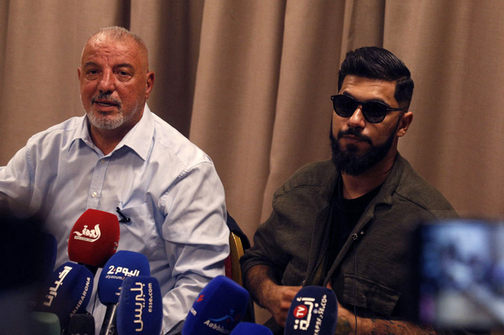 Pada hari Senin, seorang jaksa Casablanca memerintahkan musisi itu ditahan setelah pengaduan diajukan oleh beberapa artis, seorang jurnalis, dan seorang polisi. 