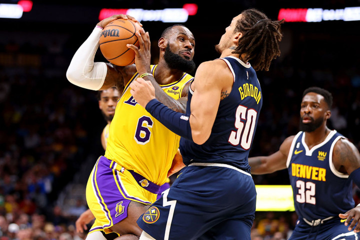 Bermain tanpa Russell Westbrook yang mengalami cedera memang membuat upaya Lakers kurang maksimal. Terbukti salah satu bintangnya, LeBron James hanya meraih 19 poin, sembilan assist dan delapan turnover. Poin tertinggi Lakers dicetak Anthony Davis dengan 22 poin.
