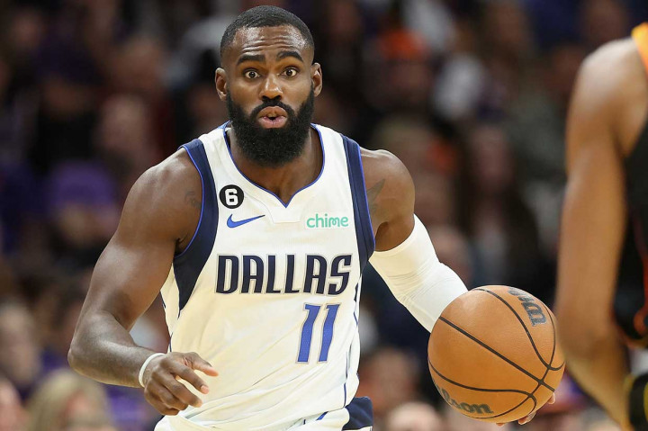 Tim Hardaway Jr. menambahkan 18 poin, Maxi Kleber memperoleh 15 poin, Spencer Dinwiddie dan Christian Wood masing-masing mencetak 11 poin, sedangkan Josh Green melengkapi lewat 10 poin.