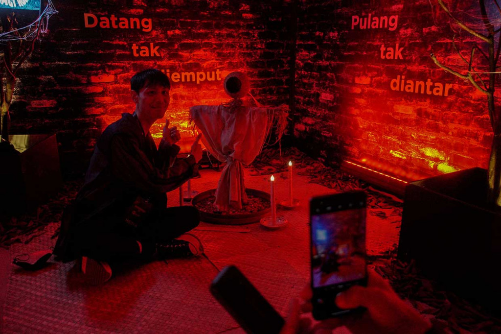 Pengunjung akan diajak menelusuri enam instalasi yang menggambarkan episode tertentu dari beberapa podcast yang paling populer di Spotify.