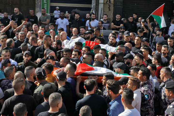 Dua warga Palestina tewas oleh pasukan Israel di Tepi Barat yang diduduki, Jumat, 28 Oktober 2022. Keduanya tewas dalam bentrokan bersenjata dengan tentara Israel di Huwara, selatan Nablus.