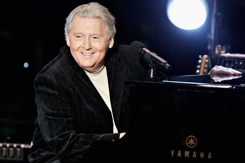 Jerry Lee Lewis, gembong rock and roll Amerika tahun 1950-an yang memainkan peran penting dalam membentuk suara genre yang baru lahir, telah meninggal di usia 87 tahun.