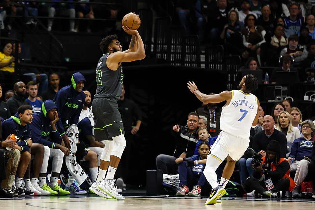 Anthony Edwards sukses mencetak 29 poin dan Karl-Anthony Towns mencetak 21 poin, delapan rebound, dan tujuh assist untuk Minnesota, yang memenangi tiga dari empat laga terakhirnya.