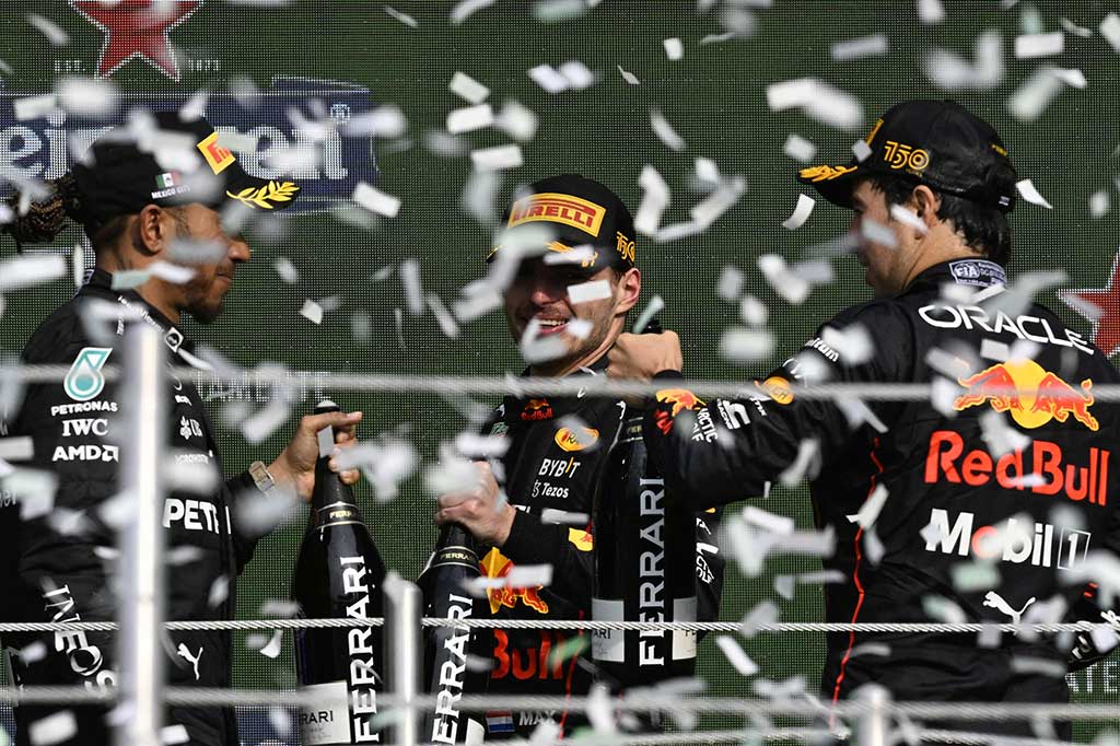 Verstappen yang mengawali balapan di Sirkuit Hermanos Rodriguez dari pole position finis 15,186 detik di depan Lewis Hamilton dari tim Mercedes. Sementara rekan setimnya di Red Bull, Sergio Perez berada di urutan ketiga.