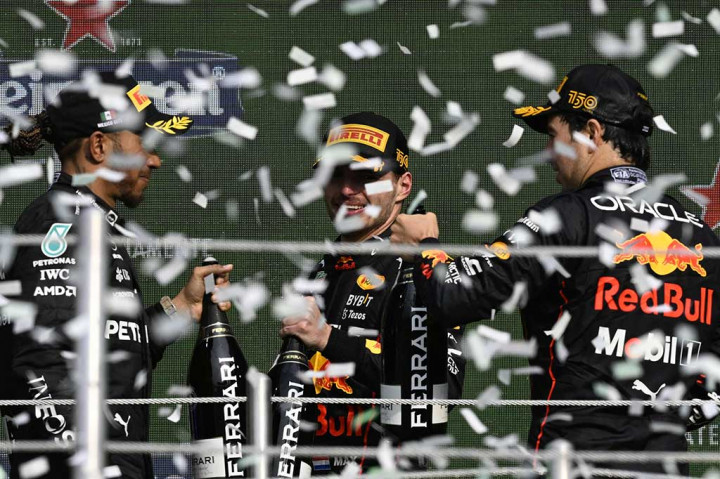 Verstappen yang mengawali balapan di Sirkuit Hermanos Rodriguez dari pole position finis 15,186 detik di depan Lewis Hamilton dari tim Mercedes. Sementara rekan setimnya di Red Bull, Sergio Perez berada di urutan ketiga.