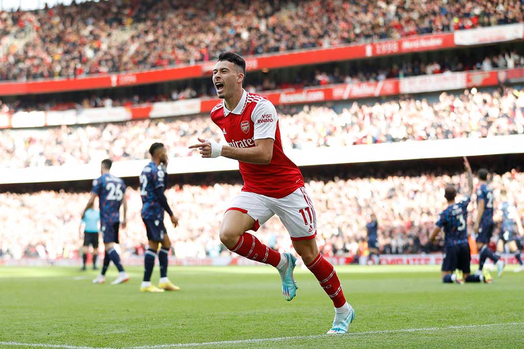 Arsenal berhasil membuka keunggulan saat pertandingan baru berjalan lima menit lewat tandukan Gabriel Martinelli menyelesaikan umpan silang dari Bukayo Saka.