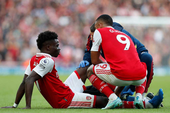 Pada menit ke-27, Bukayo Saka harus ditarik keluar oleh pelatih Arsenal Mikel Arteta karena masalah pada pergelangan kakinya. Skor 1-0 bertahan hingga jeda.