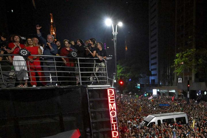 Presiden terpilih Lula perdamaian dan persatuan. 