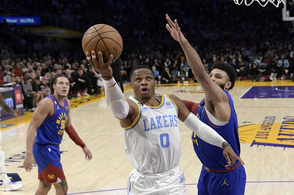 Russell Westbrook turut menyumbangkan 18 poin bagi Lakers, yang praktis jadi tim terakhir peraih kemenangan pertama di NBA musim ini.
