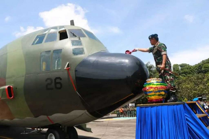 Komandan Lanud Abdulrachman Saleh Marsma Zulfahmi bertindak selaku Pimpinan apel penyambutan pesawat C-130 Hercules A-1326 yang merupakan realokasi dari Skadron Udara 31 Lanud Halim PK ke Skadron Udara 32 Lanud Abd Saleh bertempat di lapangan apel Skadron Udara 32, Senin, 31 Oktober 2022.