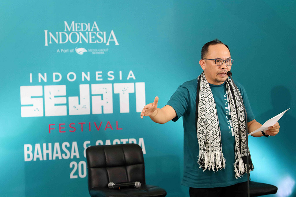 Mirdal berharap kegiatan Festival Bahasa & Sastra 2022 menjadi gerakan peduli terhadap bahasa dan sastra Indonesia.