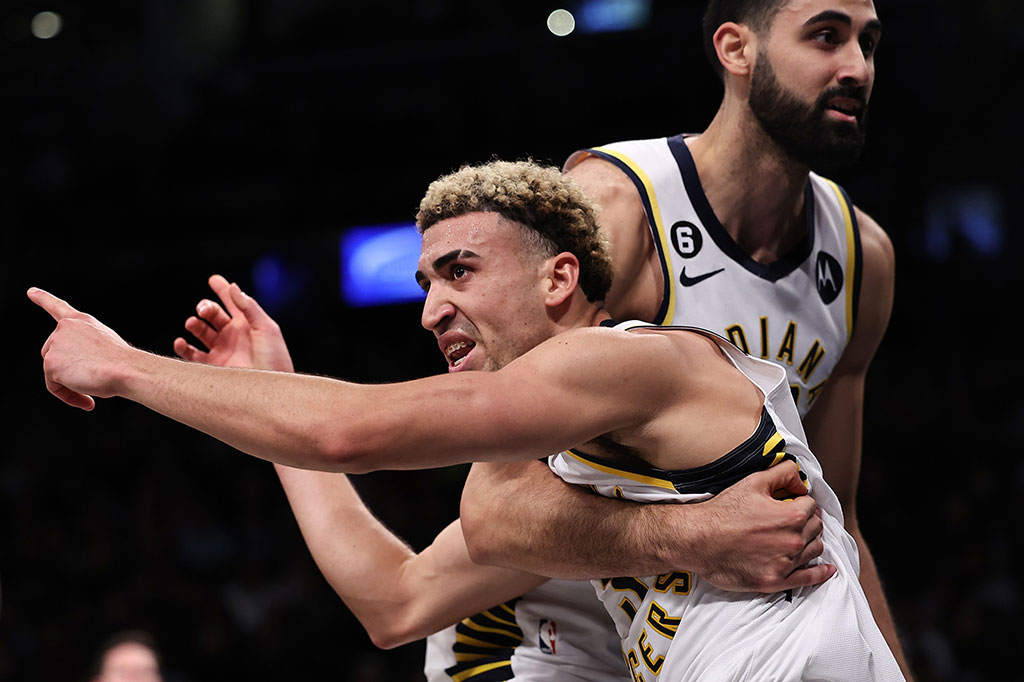 Chris Duarte memborong 30 poin bagi Pacers, diikuti 22 poin dari Buddy Hield, 16 poin oleh Mathurin, serta 11 poin yang dicetak Tyrese Haliburton.