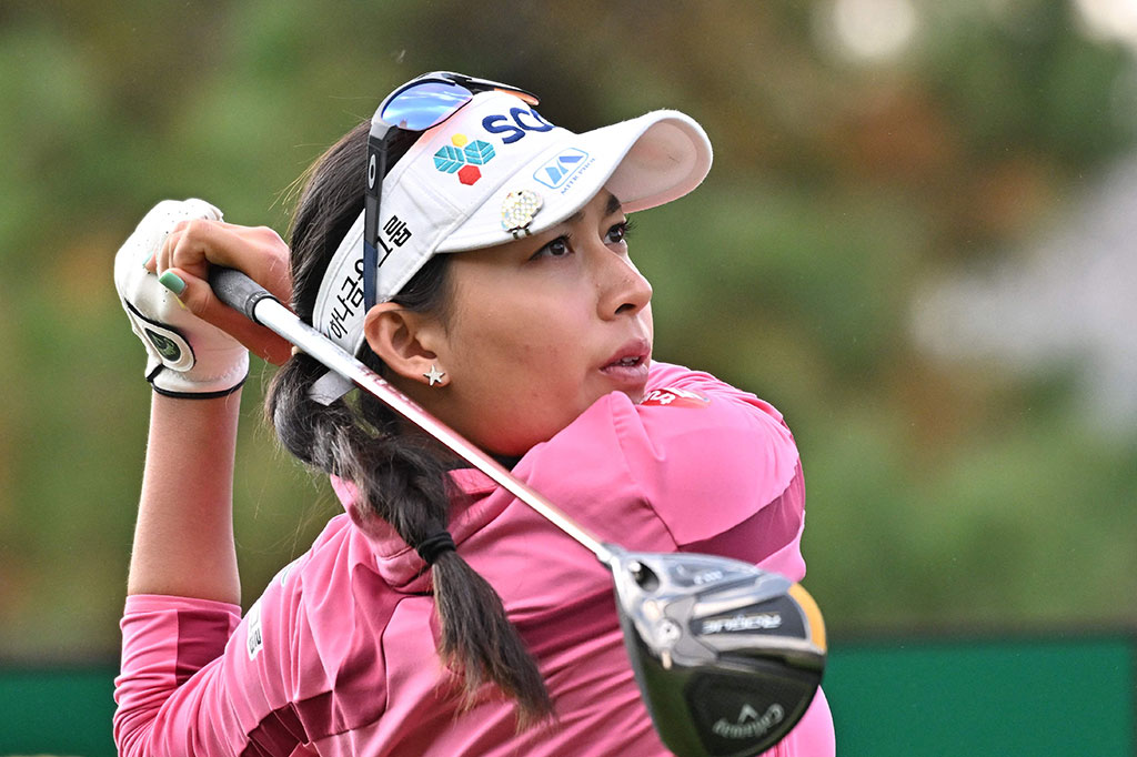 Pegolf remaja asal Thailand Atthaya Thitikul menjadi atlet golf nomor satu dunia termuda kedua dalam sejarah golf putri setelah melewati debut menakjubkan di LPGA Tour.