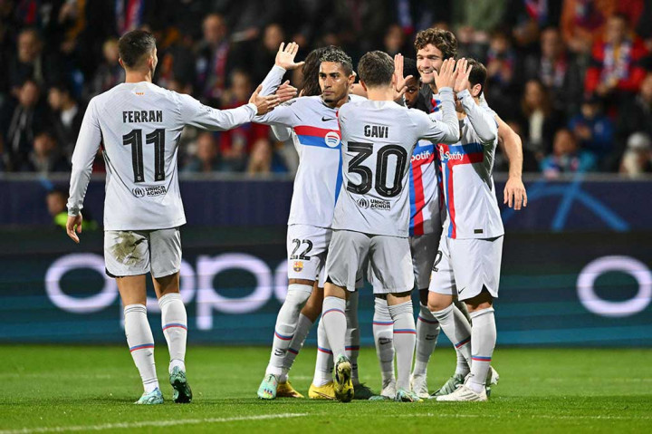 Barcelona berhasil membuka keunggulan pada menit ke-6 lewat Marcos Alonso, menyambar bola rebound sepakan Ansu Fati yang gagal diselamatkan dengan baik oleh kiper Stanek. Skor 1-0 untuk tim tamu.