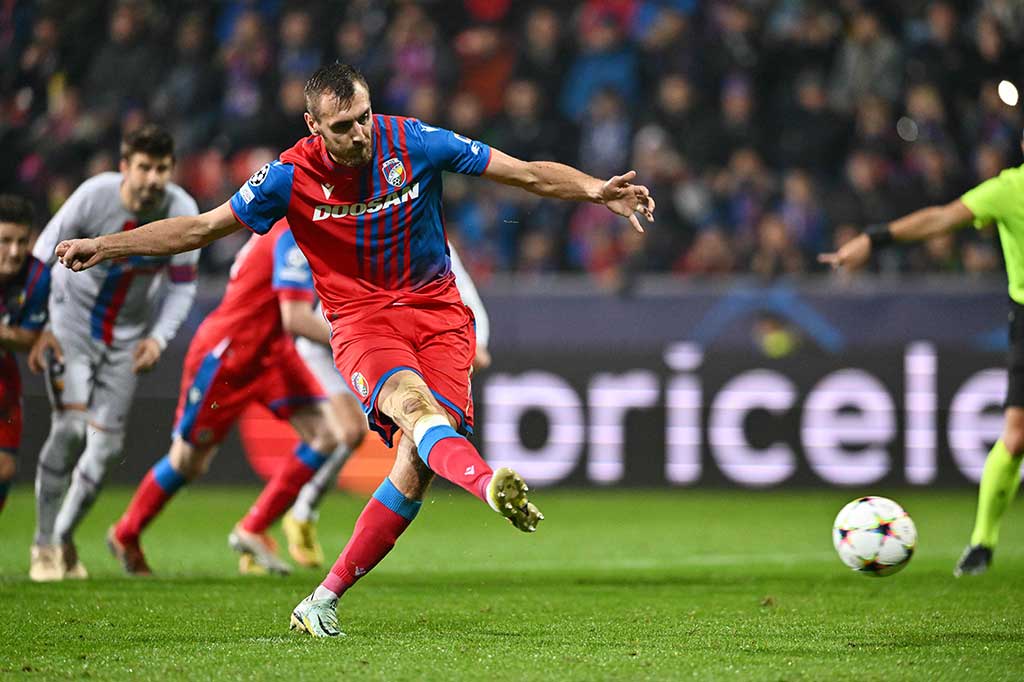 Plzen akhirnya bisa memperkecil ketertinggalan pada menit ke-51. Wasit memberikan hadiah penalti setelah Pablo Torre melanggar Thomas Chory. Chory sendiri maju sebagai eksekutor dan sukses melakukan tugasnya dengan baik.