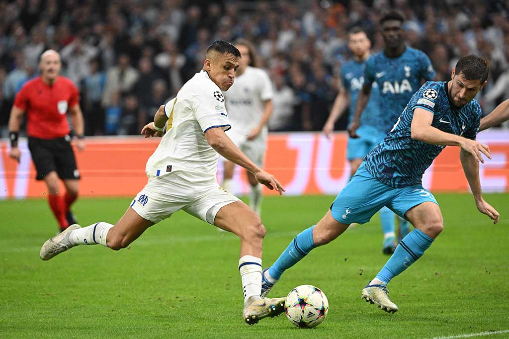 Marseille yang butuh kemenangan untuk bisa memastikan diri ke babak 16 besar bermain lebih menyerang sejak awal laga. Sementara Tottenham yang hanya cukup tambahan satu poin bermain lebih hati-hati.