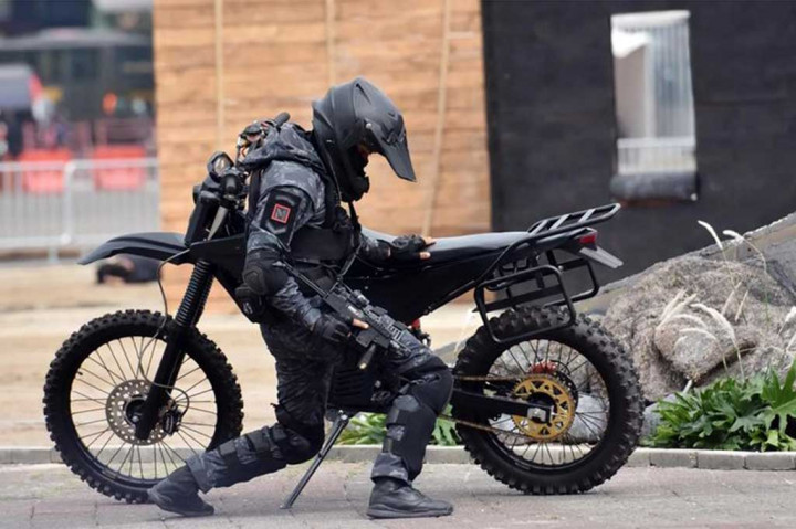 Selanjutnya, pertunjukan aksi penyelamatan dari pasukan gabungan tiga matra TNI, TNI AD, TNI Angkatan Udara (AU), dan TNI Angkatan Laut (AL). Selanjutnya, turut terlibat dalam pertunjukan selanjutnya adalah pasukan Brimob Polri dan Denwalsus Kementerian Pertahanan.