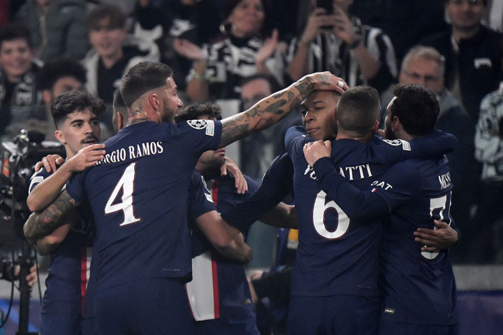 PSG berhasil unggul terlebih dahulu pada menit ke-13. Gol berawal saat Kylian Mbappe berhasil melewati dua pemain lawan sebelum menuntaskan aksinya dengan tendangan dari luar kotak penalti yang gagal dihentikan Wojciech Szczesny. Skor 1-0 untuk tim tamu.